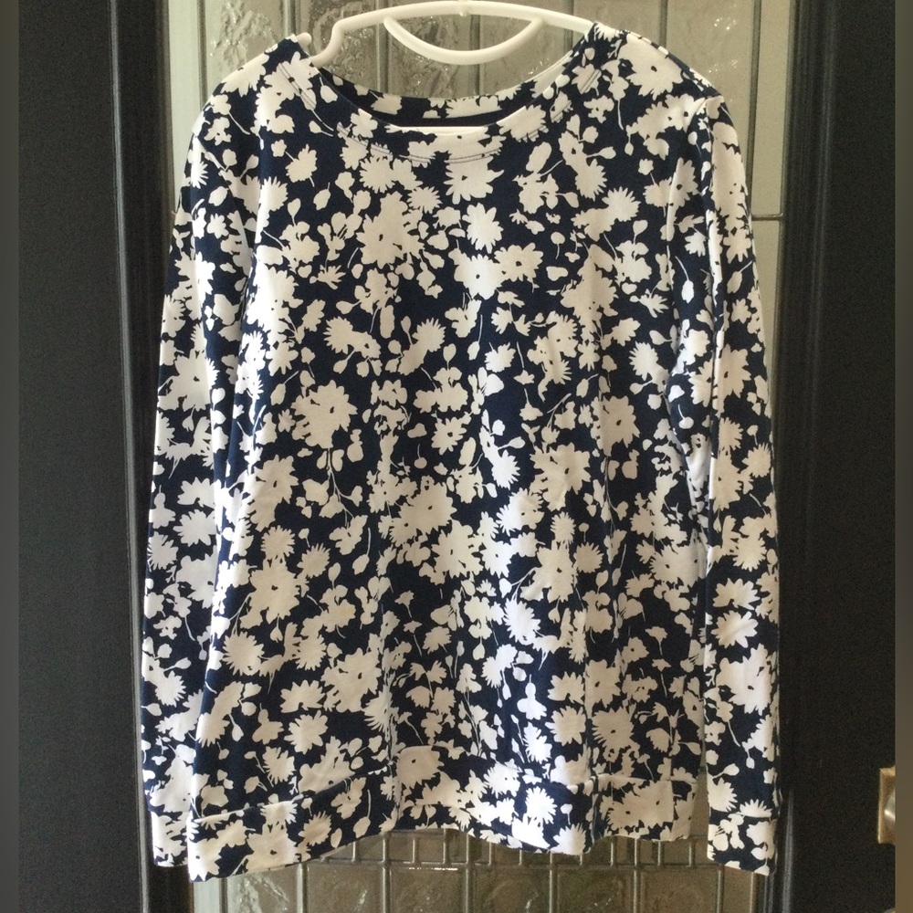 Laura Scott, Size Large, long sleeve scoop neck blue and white top